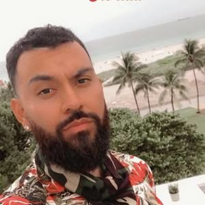 Meet your Posher, Carlos